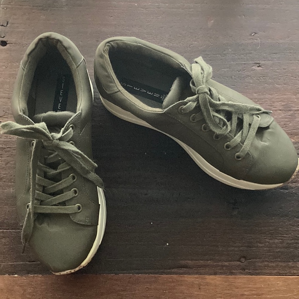 Steven Barb Olive Green Platform Sneakers 8.5 Women’s Lace Up Shoes